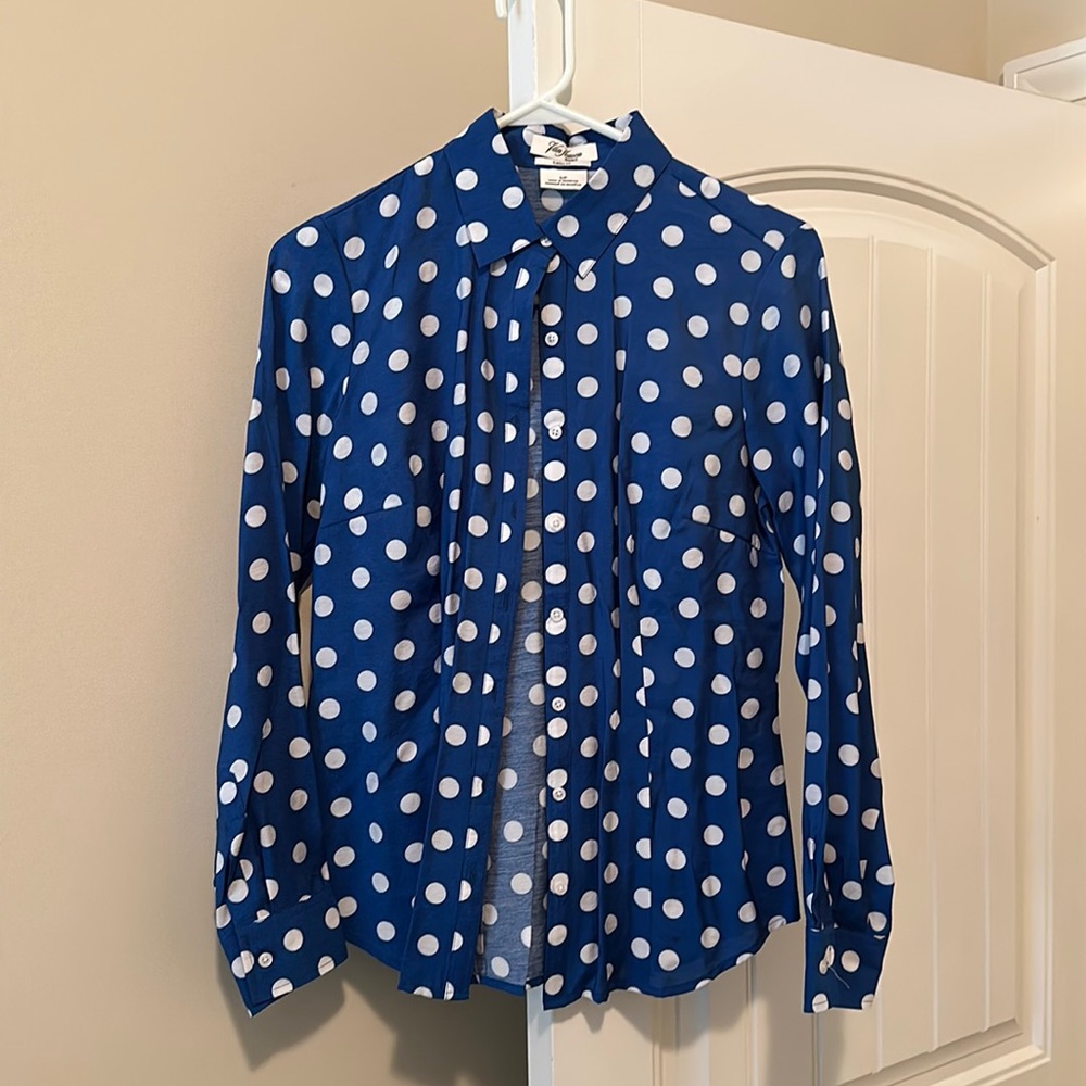 Women’s size small vanheusen never been worn.